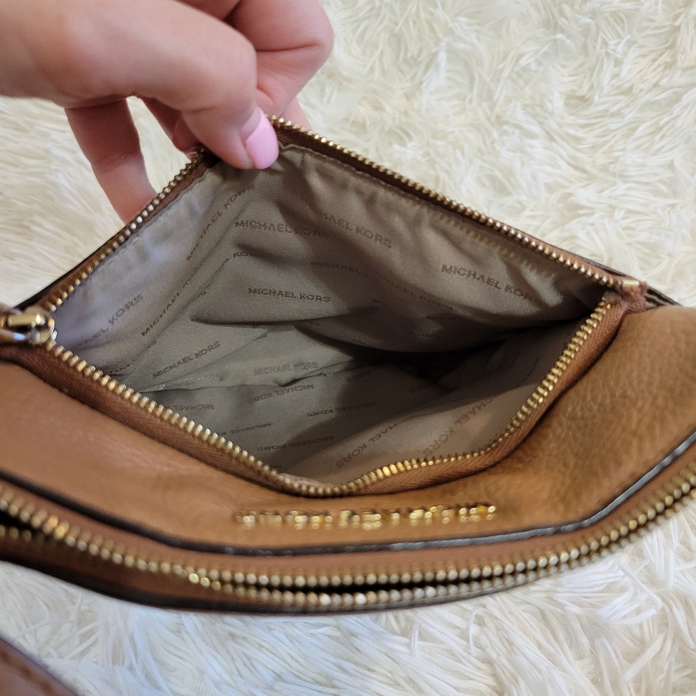 Michael Kors Brown Small crossbody bag - Picture 5 of 16